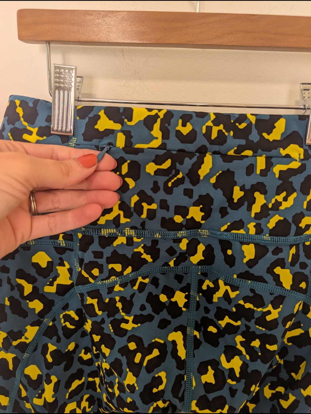 Sweaty Betty Power 7/8 Length Blue & Yellow Leopard Print Leggings Women's Sz 4 - Picture 6 of 10